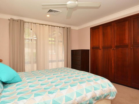 The House On The Lake At Fishing Point Lake Macquarie Honestly Put The Line In & Catch Fish - Accommodation Whitsundays 6