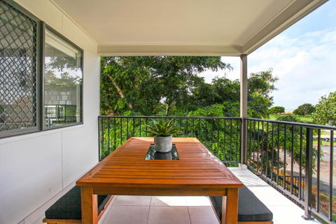 Beach Breeze Holiday House - Accommodation Whitsundays 1