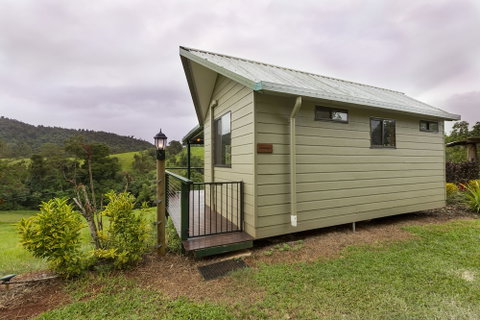 Mena Creek Flower House - Accommodation Whitsundays 0