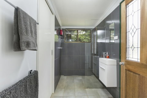 Mena Creek Flower House - Accommodation Whitsundays 6