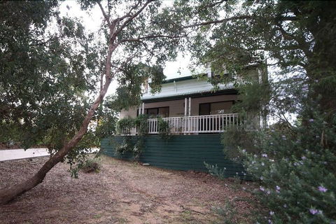 Cliff House Cottage - Accommodation Whitsundays 1