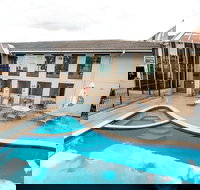 Twin Towers Inn - Accommodation Whitsundays