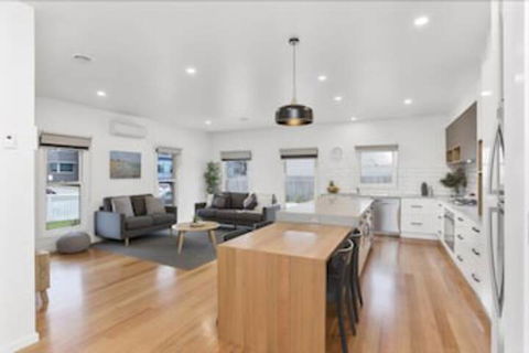 Coastal Vibe Apartments - Accommodation Whitsundays 2