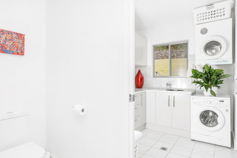A PERFECT STAY - Jali Burugar - Accommodation Whitsundays 4