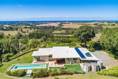 A PERFECT STAY - Jali Burugar - Accommodation Whitsundays 0