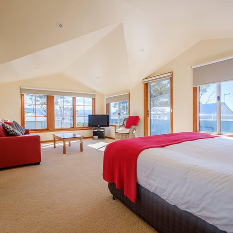 Cod Rock Point - Accommodation Whitsundays 0