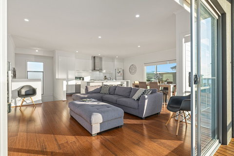 Oceans Eight - Accommodation Whitsundays 5