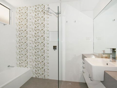 Okinja 71 Hawaiian Escape On The Sunshine Coast! - Accommodation Whitsundays 5