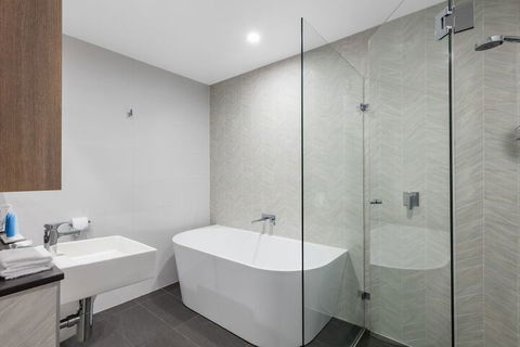 Meriton Suites Coward Street, Mascot - Accommodation Whitsundays 5