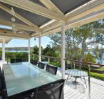 Morisset Bay Waterfront Views Lake House looking over Trinity Marina - Accommodation Whitsundays