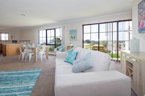 Astro Place - Accommodation Whitsundays 6