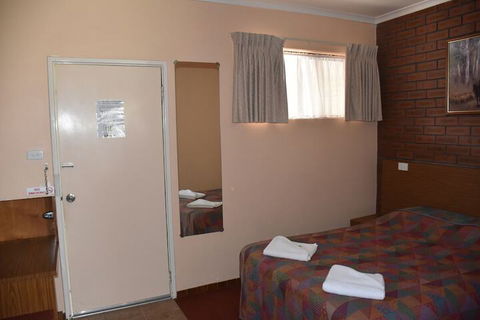 Valley Views Motel & Chalets - Accommodation Whitsundays 7