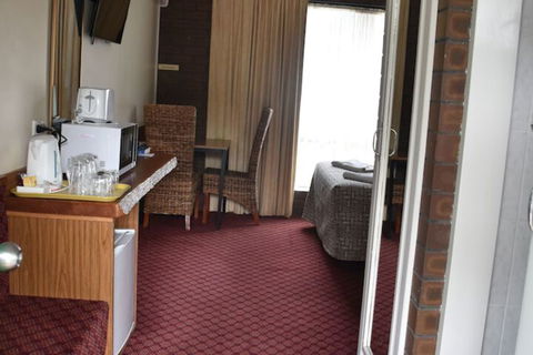 Valley Views Motel & Chalets - Accommodation Whitsundays 6