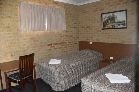 Valley Views Motel & Chalets - Accommodation Whitsundays 5