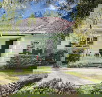 Hillside House - Accommodation Whitsundays