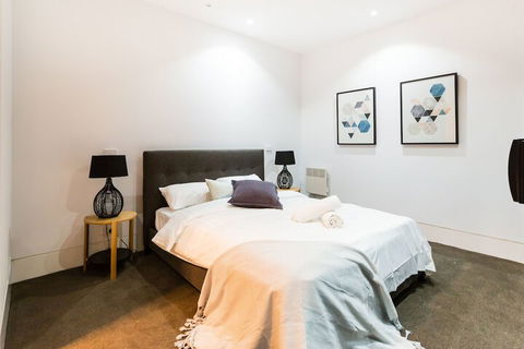 SOPHIA, 2BDR North Melbourne House - Accommodation Whitsundays 4