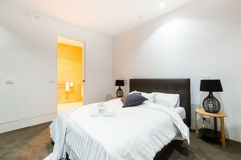 SOPHIA, 2BDR North Melbourne House - Accommodation Whitsundays 6