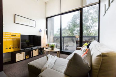 GEORGE, 1BDR North Melbourne Apartment - Accommodation Whitsundays 0