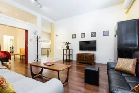 ARCHIE, 1BDR Melbourne Apartment - Accommodation Whitsundays 0