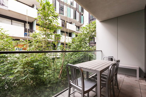 ZACH, 1BDR St.Kilda Apartment - Accommodation Whitsundays 0