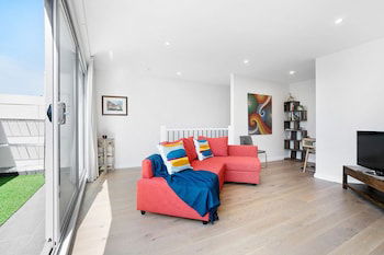 DINA, 2BDR Carlton Apartment - Accommodation Whitsundays 0