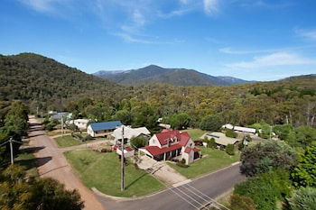 Jarrah Lodge - Accommodation Whitsundays 1