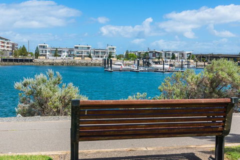Port Adelaide Harbourside Home - Accommodation Whitsundays 3