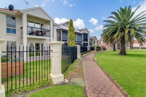 Port Adelaide Harbourside Home - Accommodation Whitsundays 0