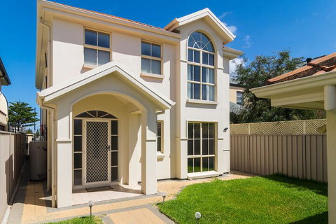 Port Adelaide Harbourside Home - Accommodation Whitsundays 1