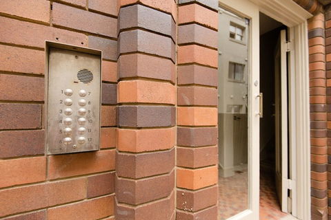 Ocean Front Building On Bondi Beach - Accommodation Whitsundays 2