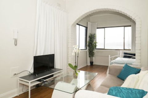 Ocean Front Building On Bondi Beach - Accommodation Whitsundays 0