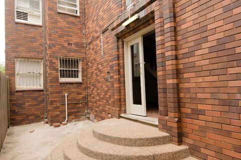 Ocean Front Building On Bondi Beach - Accommodation Whitsundays 1