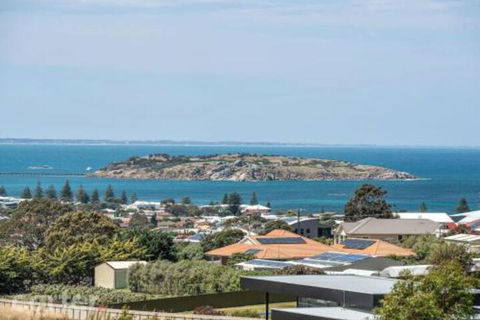 Encounter Beach House With Stunning Views - Accommodation Whitsundays 0