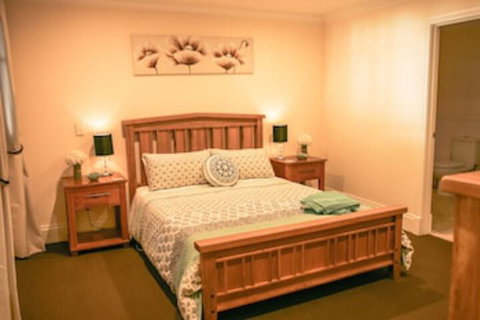 Oak Tree Cottage - Mundaring - Accommodation Whitsundays 0