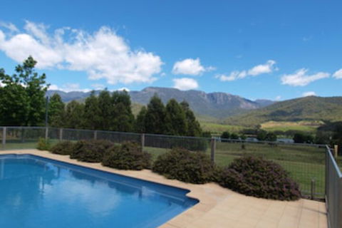 Mad On The Buckland - Accommodation Whitsundays 0