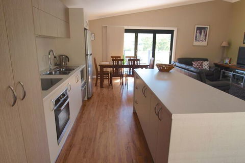 Mad On The Buckland - Accommodation Whitsundays 3