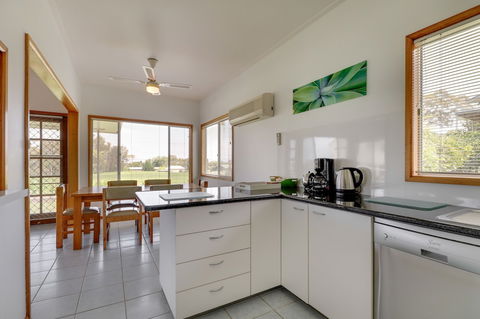 Stradbroke - Accommodation Whitsundays 4
