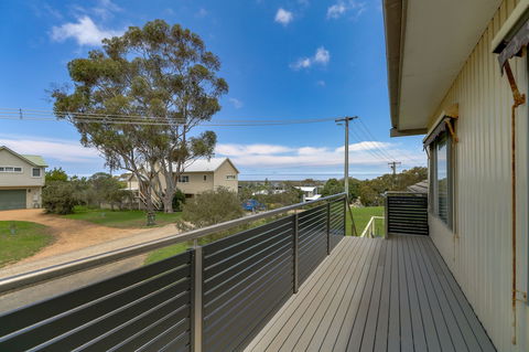 Stradbroke - Accommodation Whitsundays 0
