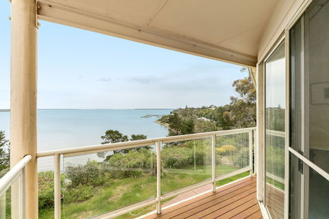 Aegina - Accommodation Whitsundays 2