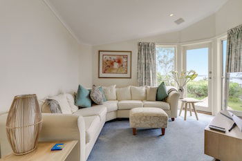Aegina - Accommodation Whitsundays 3