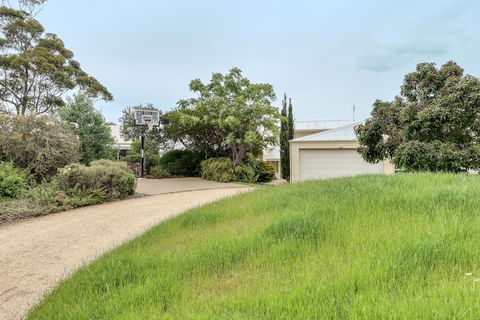 Aegina - Accommodation Whitsundays 4