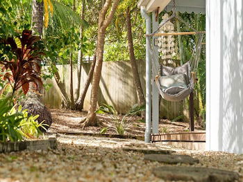 A PERFECT STAY - San Juan Surfers Cottage - Accommodation Whitsundays 0