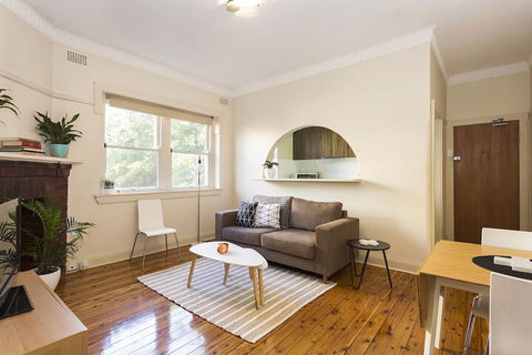 Bright Beachside Curlewis Apartment - Accommodation Whitsundays 3