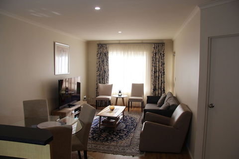 Adelaide City Apartment - 3BR, 2Bath & Carpark - Accommodation Whitsundays 2