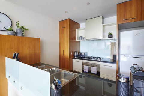 Apt Walking Distance To MCG & Epworth Hospital - Accommodation Whitsundays 7