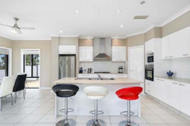 Molendinar QLD Accommodation Whitsundays