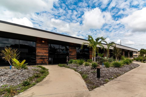 Opal Ridge Motel - Accommodation Whitsundays 1