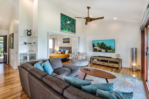 Heliconia 10 Newly Renovated House - Accommodation Whitsundays 5