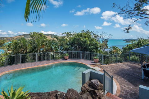 Heliconia 10 Newly Renovated House - Accommodation Whitsundays 4