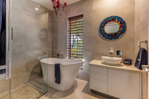 Heliconia 10 Newly Renovated House - Accommodation Whitsundays 6
